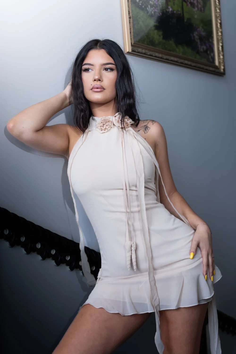 Rochie din colecția Nourra Design pentru damă, stil elegant și rafinat.