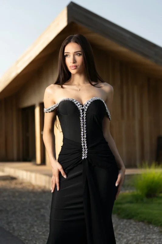 rochie lungă neagră Dolunai cu cristale și drapaj